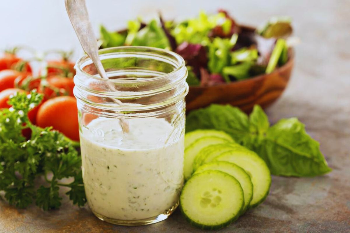 Como Fazer o Melhor Molho para Saladas em Casa 🥗🍶 - Mundo de Delícias